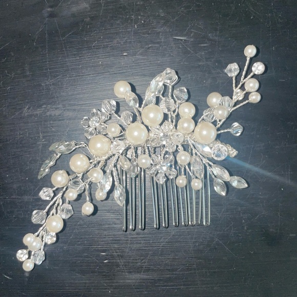 Dareth Colburn Emmy Floral Comb - Picture 3 of 5